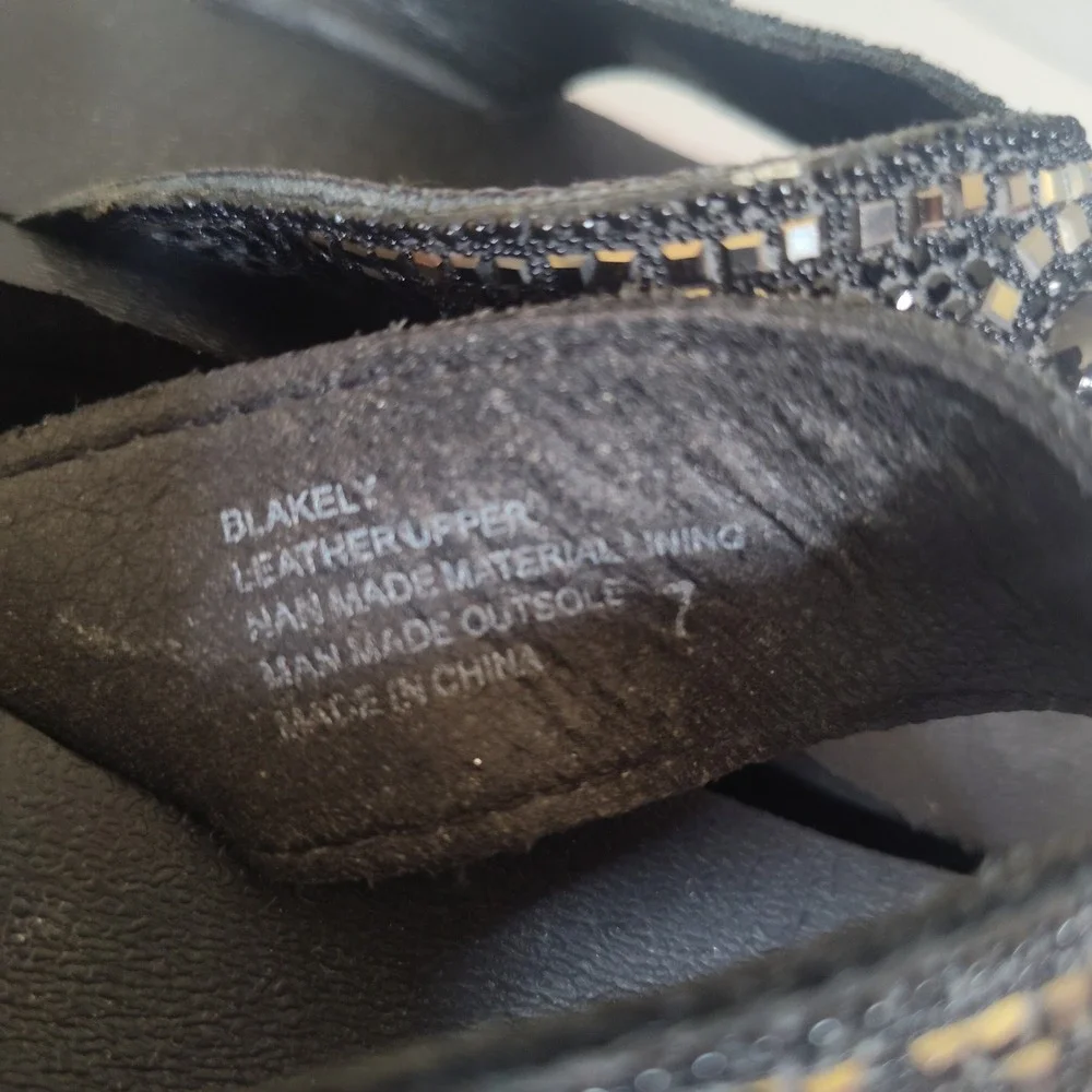 Yellow Box Blakely Black Leather Beaded Platform Flip Flops Womens Size 7 - Picture 3 of 7